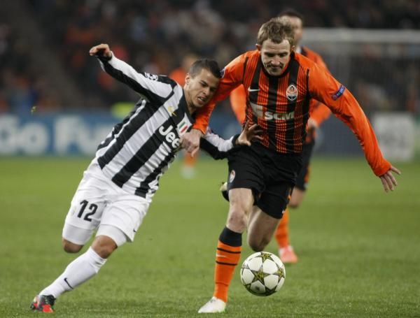 2012-12-05t200743z_1896906875_lr1e8c51jwkl9_rtrmadp_3_soccer-champions_reuters