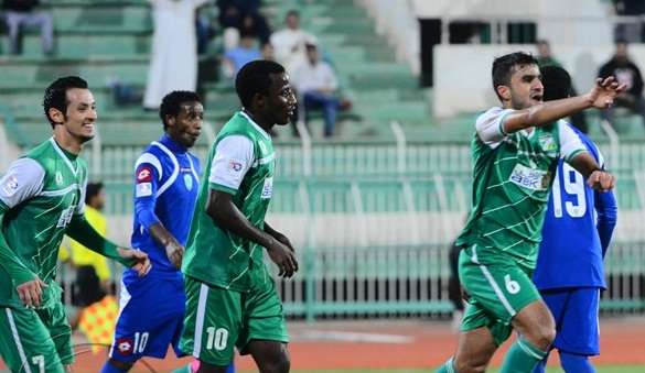 احمد عبدالغفور مدافع العربي تعرض للاصابة بخلع في الترقوة امام الفتح