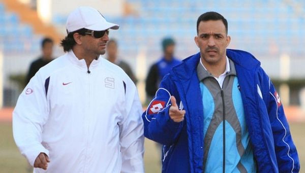 علي محمود مشرف الازرق واسامة حسين مدير منتخب الكويت 