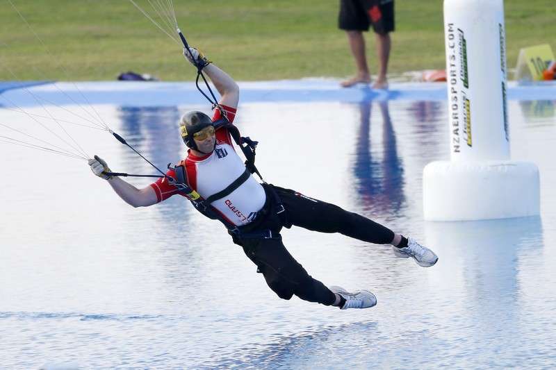 koo_ima33021212 parachut-web