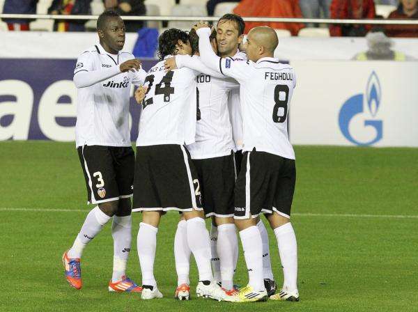 2012-11-07t203200z_1134314082_gm1e8b80cix01_rtrmadp_3_soccer-champions_reuters