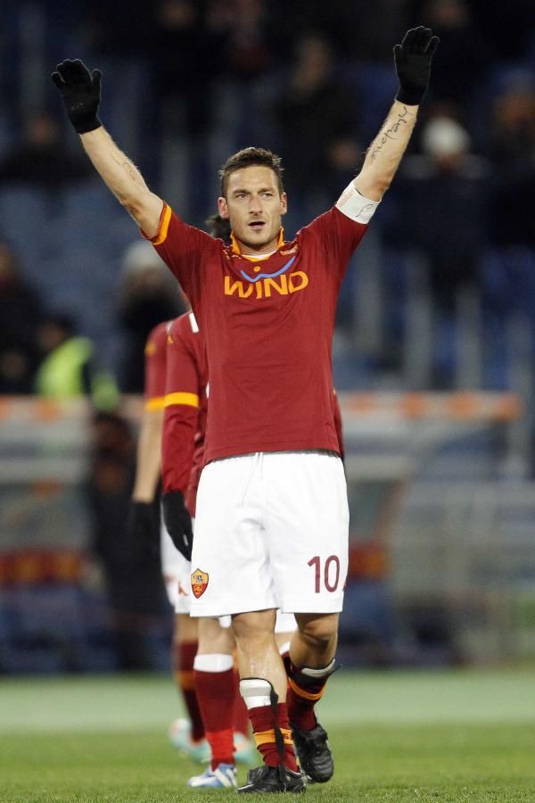 2012-12-08t210312z_1157968130_gm1e8c90dya01_rtrmadp_3_soccer-italy_reuters