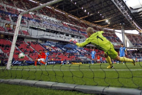 2012-12-09t082153z_139779047_gm1e8c919ev01_rtrmadp_3_soccer-club-world_reuters