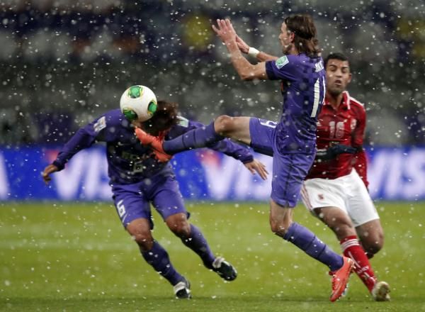 2012-12-09t114120z_695226082_gm1e8c91ikv01_rtrmadp_3_soccer-club-world_reuters