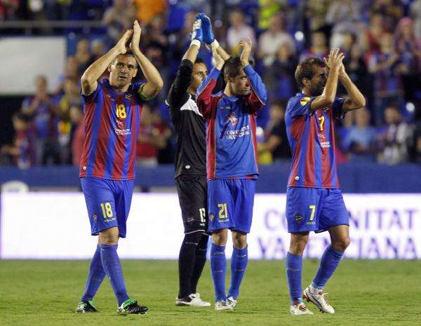 2012-09-20t212832z_565453853_gm1e89l0f5n01_rtrmadp_3_soccer-europa_reuters