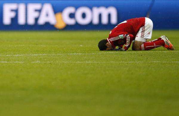 تريكة يسجد لله شكرا في مونديال الأندية