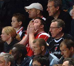 جماهير تشارلتون حزينة لنزول فريقها من الدوري الممتاز