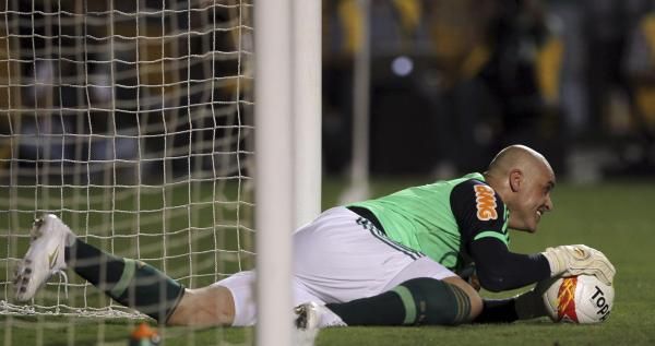 2012-12-12t031950z_962191020_gm1e8cc0vf201_rtrmadp_3_soccer-latam_reuters