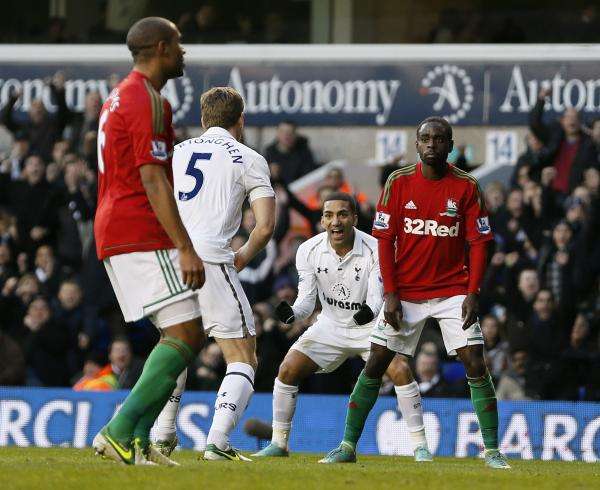 2012-12-16t151538z_1323396031_gm1e8cg1siw01_rtrmadp_3_soccer-england_reuters