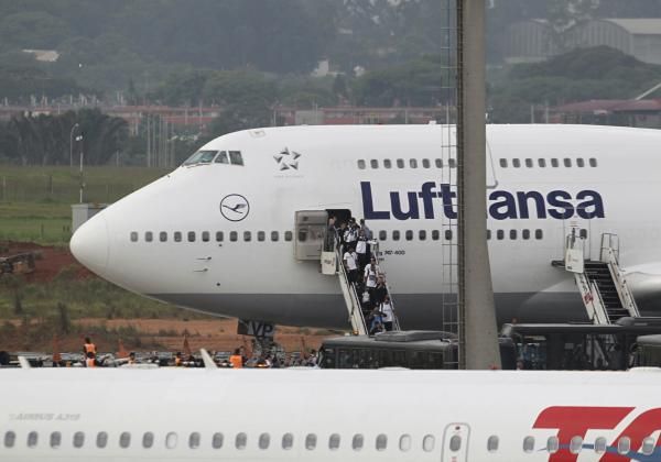 2012-12-18t102828z_1962165241_gm1e8ci1f2c01_rtrmadp_3_soccer-club-world_reuters