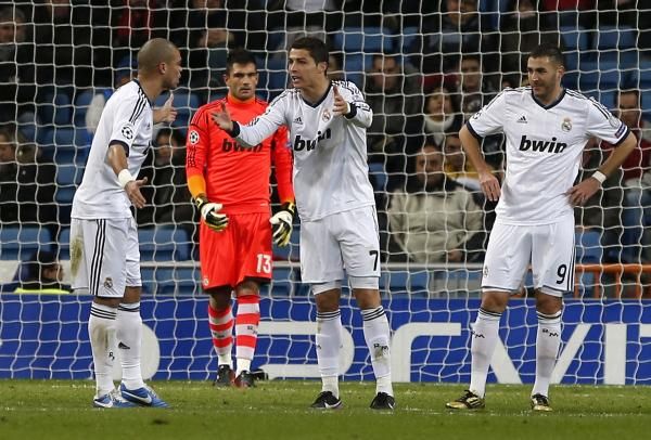 2012-12-04t215411z_1003920858_gm1e8c50gal01_rtrmadp_3_soccer-champions_reuters