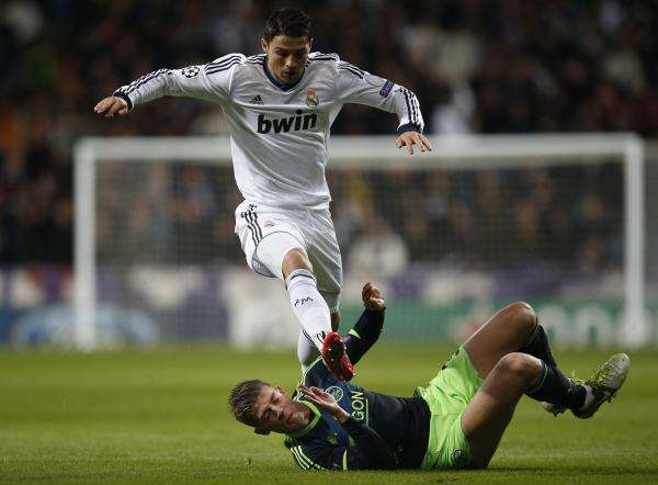 2012-12-04t210926z_1608883322_gm1e8c50e9j01_rtrmadp_3_soccer-champions_reuters