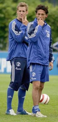 لارسون(يسار)&كوراني في تدريبات شالكه