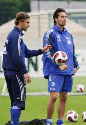 مهاجم شالكه كوراني(يمين) وزميله بالفريق بوردون 