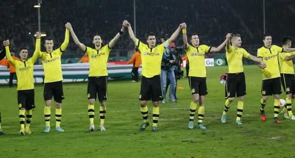 2012-12-19t213856z_1644112152_bm2e8cj1qt701_rtrmadp_3_soccer-germany_reuters