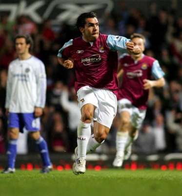 الأرجـنـتـيـنـي كـارلــوس تـيـفـيــــز