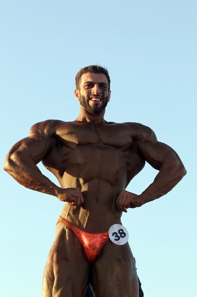 محمد خلفان عبد الله بطل الوزن الثقيل