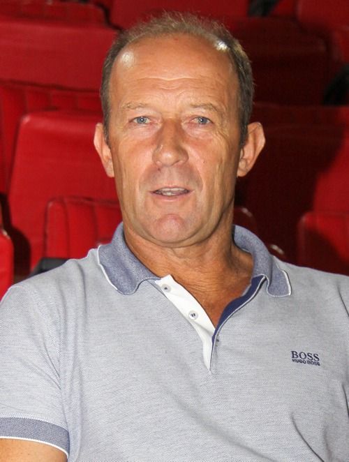 المدرب كالديرون 