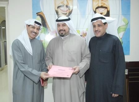عبداللطيف الدواس رئيس لجنة الحكام مع الشيخ طلال الفهد وسعد كميل