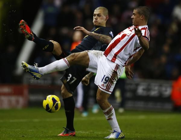 2012-12-26t212127z_127312238_gm1e8cr0eua01_rtrmadp_3_soccer-england_reuters