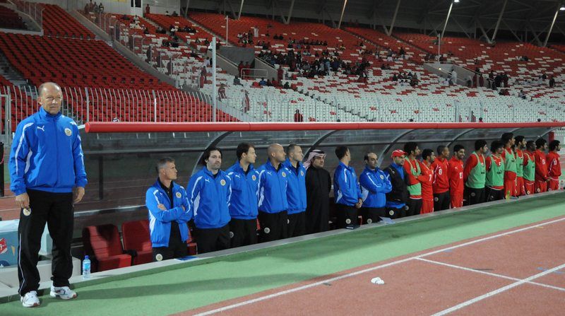 كالديرون خلال مباراة البحرين وغينيا