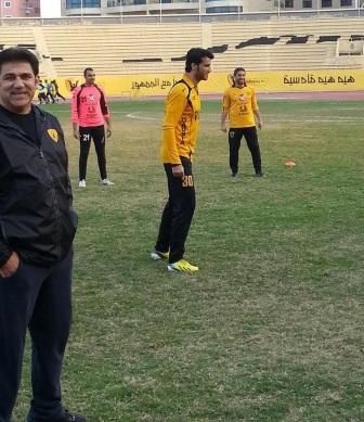 الخطيب في التدريبات وابتسامة من المدرب محمد ابراهيم