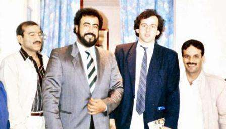 لقطة ارشيفية لبلاتيني مع الشهيد فهد الاحمد 