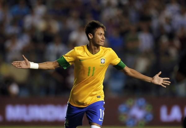 2012-11-22t022901z_66654219_gm1e8bm0t2n01_rtrmadp_3_soccer-argentina-friendly_reuters