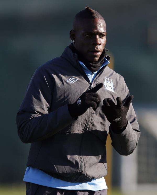 2012-11-05t120729z_1458512967_gm1e8b51jun01_rtrmadp_3_soccer-champions_reuters