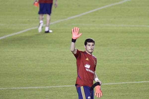 2012-11-14t031933z_367407421_gm1e8be0vat01_rtrmadp_3_soccer-friendly_reuters