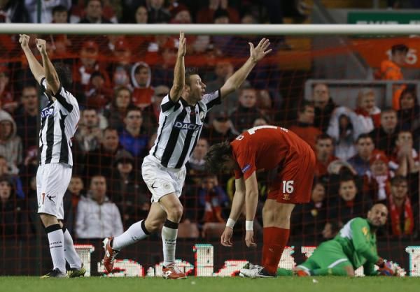 2012-10-04t210215z_646196428_gm1e8a50dxd01_rtrmadp_3_soccer-europa_reuters