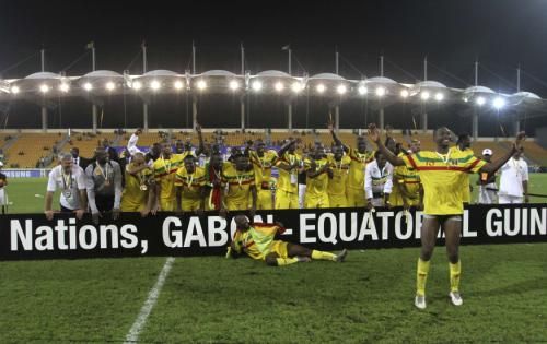 منتخب مالي يحتفل بالمركز الثالث في بطولة الأمم الماضية 