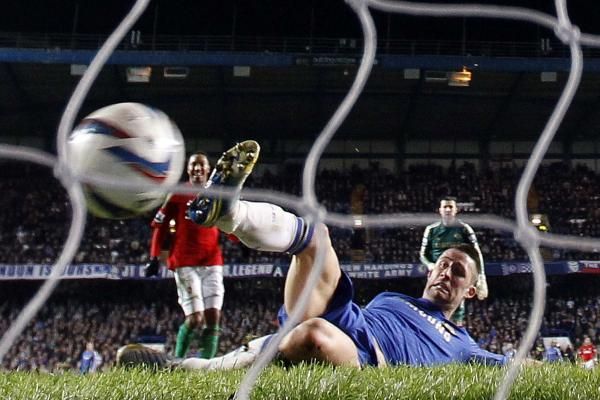 2013-01-09t220553z_405716652_gm1e91a0gun01_rtrmadp_3_soccer-england-cup_reuters