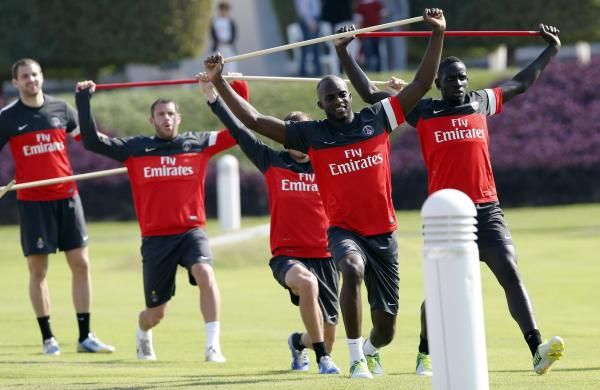 2012-12-30t092600z_546906715_gm1e8cu1ce001_rtrmadp_3_soccer_reuters