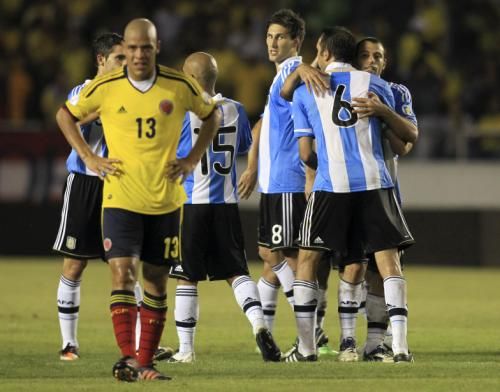  بوليفار بقميص المنتخب الكولومبي 