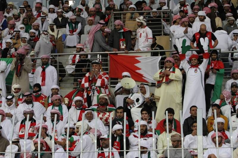 علم البحرين في مدرجات الامارات