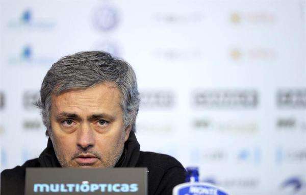 مورينيو يتابع مانشستر يونايتد من الملعب اليوم