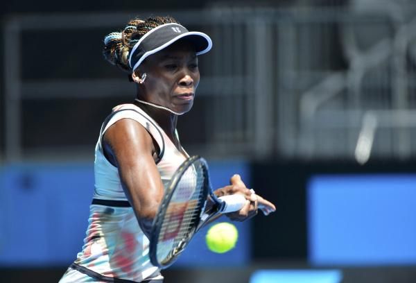2013-01-14t013625z_437322193_sr1e91e04gb0v_rtrmadp_3_tennis-open_reuters