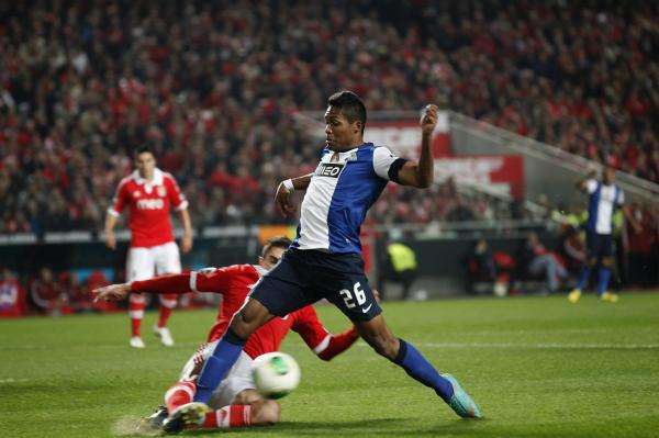 2013-01-13t213235z_141383862_gm1e91e0f7o01_rtrmadp_3_soccer-portugal_reuters