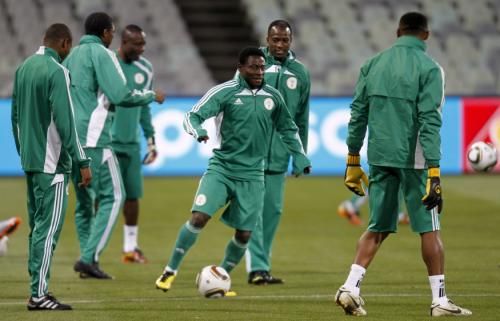 2010-06-16t161041z_01_jsi21_rtridsp_3_soccer-world_reuters