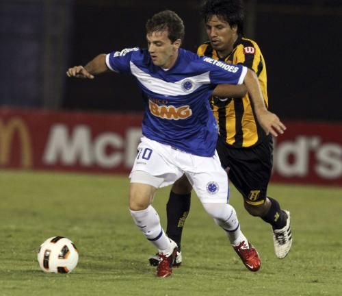 2011-03-312011-03-31t015429z_01_asu15_rtridsp_3_soccer-latam-libertadores_reuters