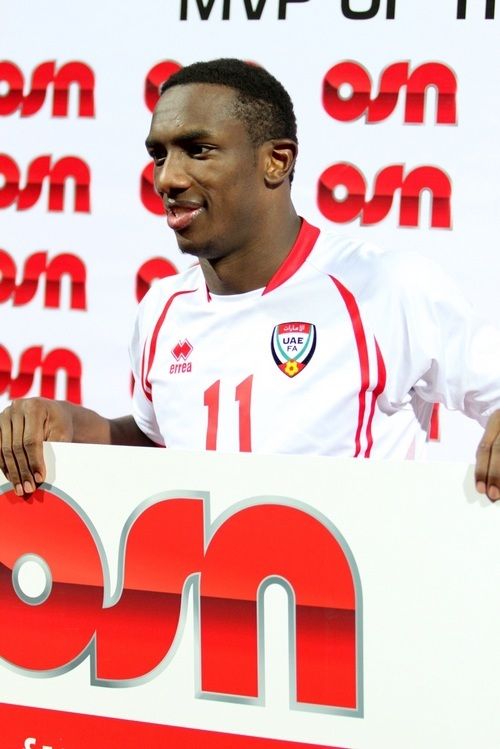 أحمد خليل (يسار)