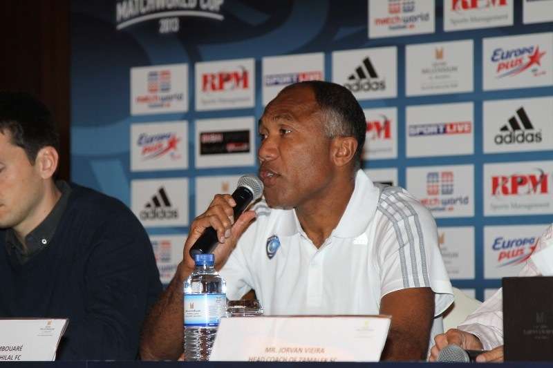 كومبواريه في مؤتمر صحفي  في أبوظبي اليوم