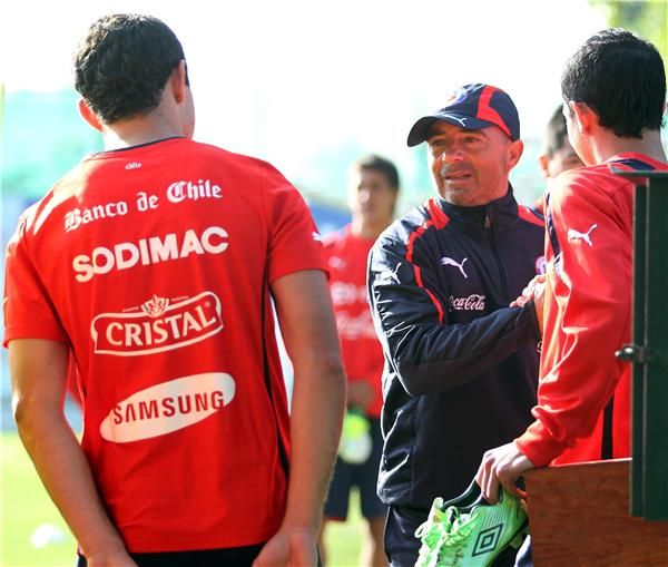 سامباولي مع لاعبيه 