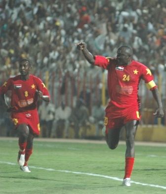 العجب قاد المريخ للتأهل