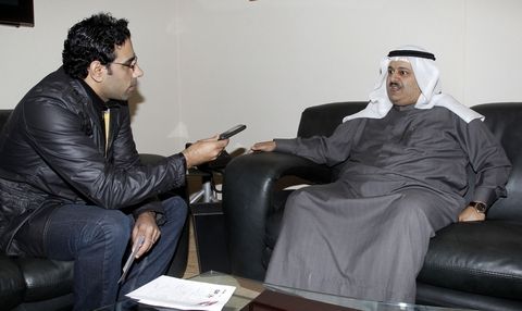 خالد الدوسري يتحدث للزميل عادل النجار