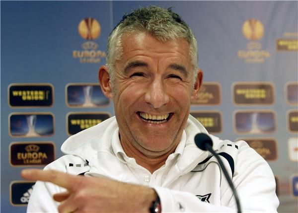 سلومكا غير مصدق لطول لاعبه 