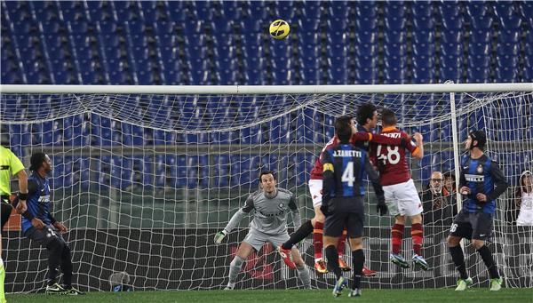 فلورنزي يحرز هدف روما الاول