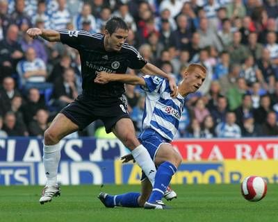 سايدويل(يمين) في صراع مع لامبارد