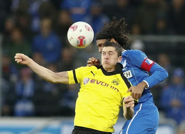 2012-12-16t160439z_832971313_bm2e8cg1bbu01_rtrmadp_3_soccer-germany_reuters